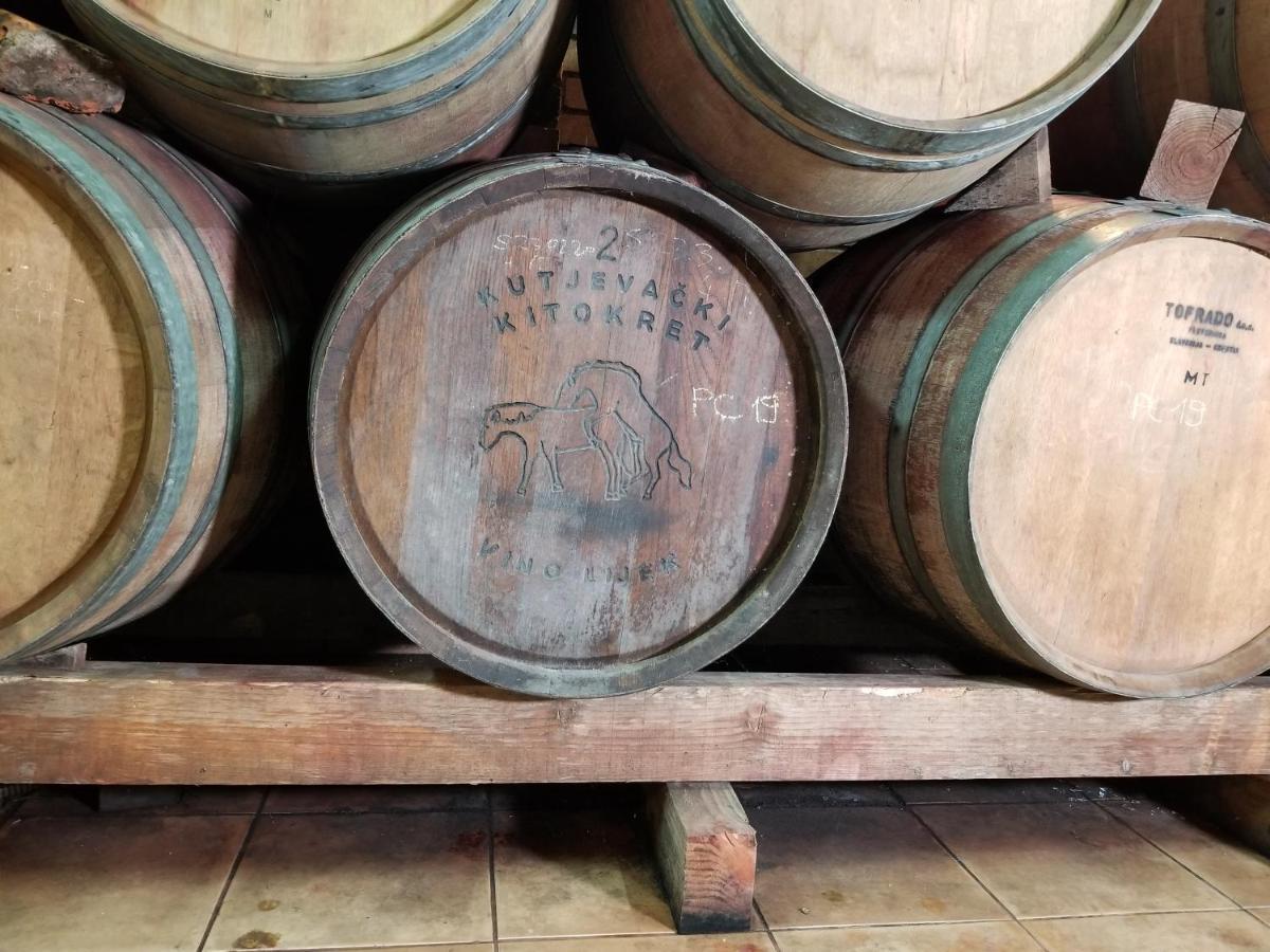 Wellness B&B Winery Sontacchi Kutjevo Екстер'єр фото